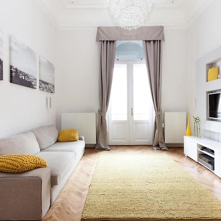 Bpr Sophisticated Astoria Suite With Balcony Boedapest Buitenkant foto