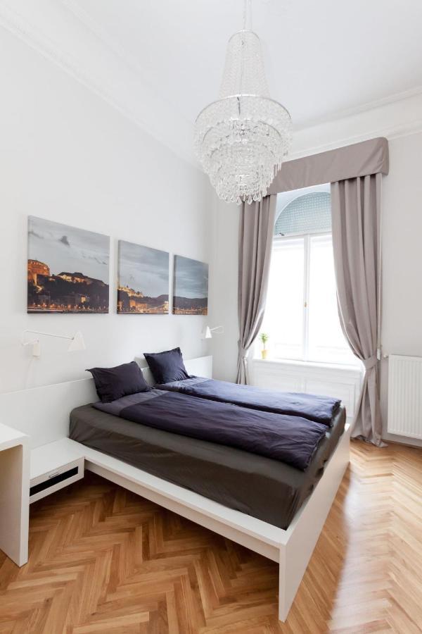 Bpr Sophisticated Astoria Suite With Balcony Boedapest Buitenkant foto