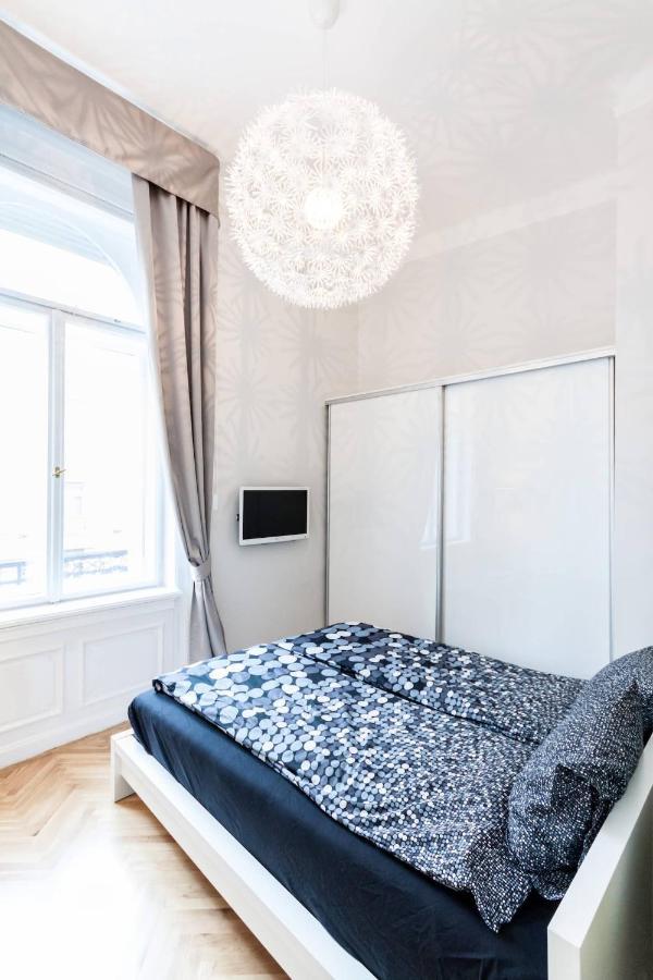 Bpr Sophisticated Astoria Suite With Balcony Boedapest Buitenkant foto