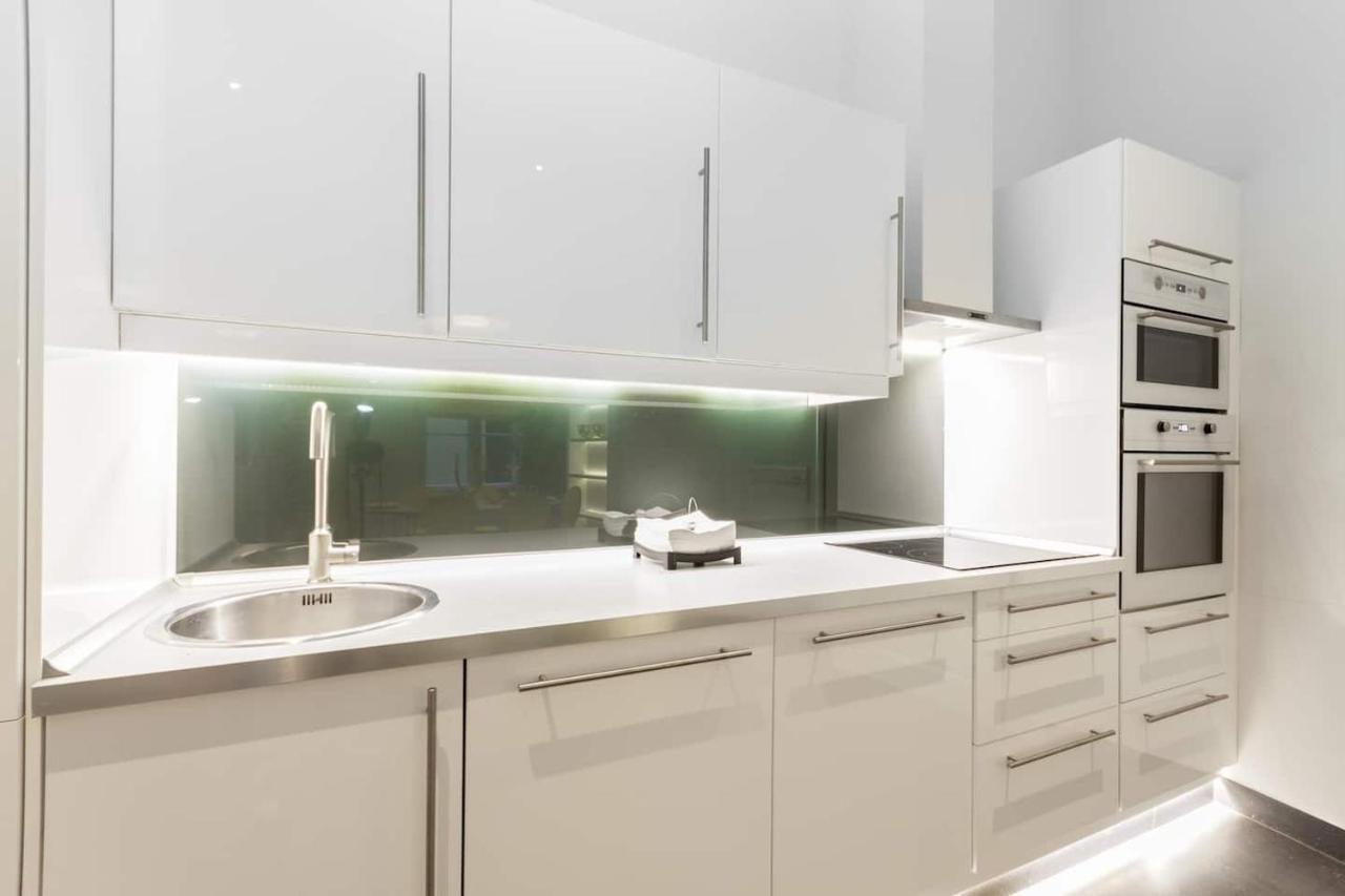 Bpr Sophisticated Astoria Suite With Balcony Boedapest Buitenkant foto