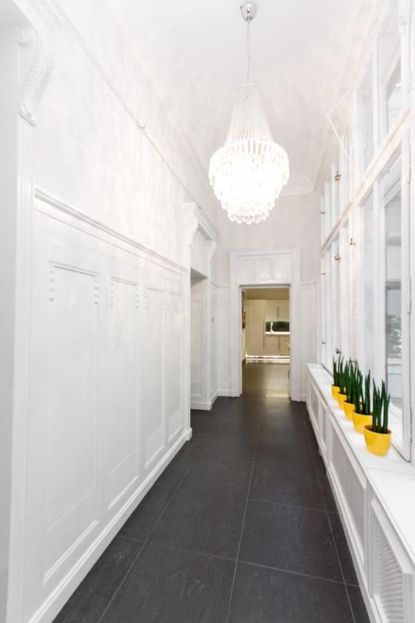 Bpr Sophisticated Astoria Suite With Balcony Boedapest Buitenkant foto