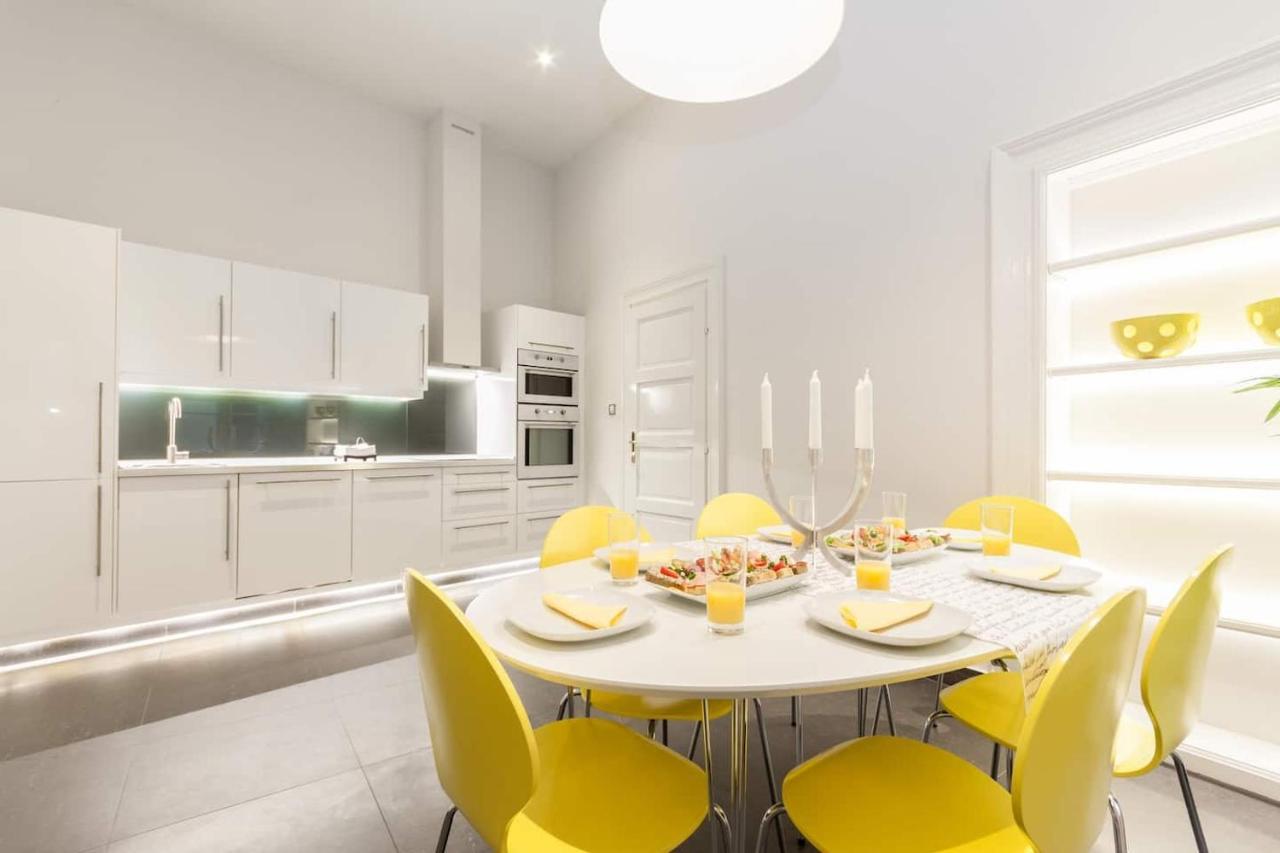 Bpr Sophisticated Astoria Suite With Balcony Boedapest Buitenkant foto