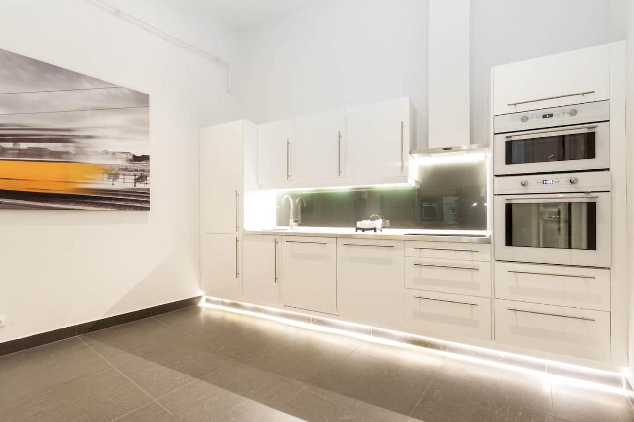 Bpr Sophisticated Astoria Suite With Balcony Boedapest Buitenkant foto