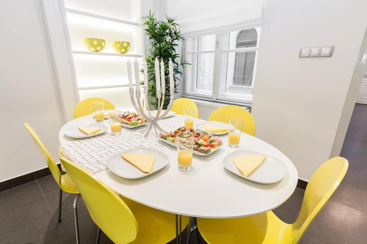 Bpr Sophisticated Astoria Suite With Balcony Boedapest Buitenkant foto